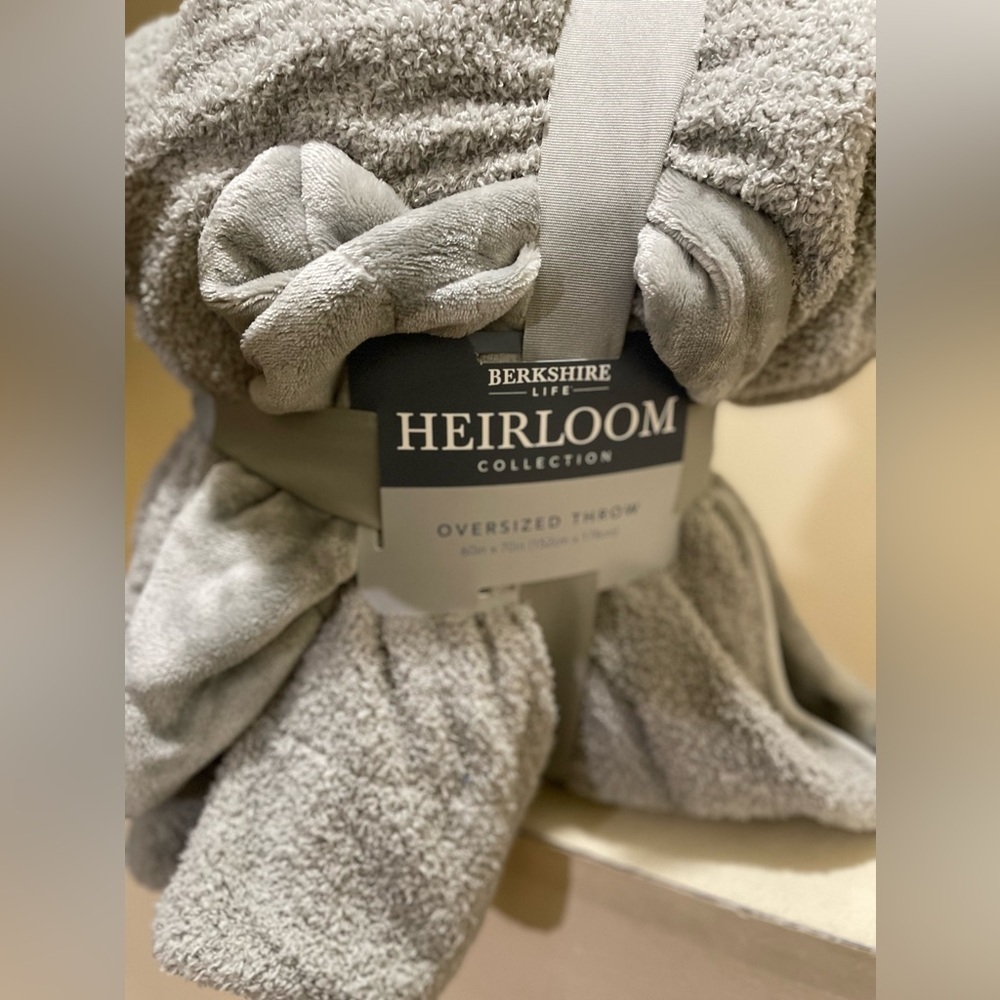 Berkshire Life Heirloom Collection Oversized Throw - Gray - Picture 2 of 6
